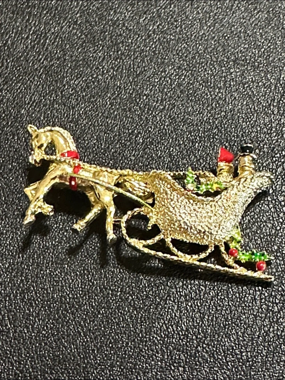 GERRY'S Christmas Horse & Sleigh Brooch Gold Tone Vintage Holiday Pin
